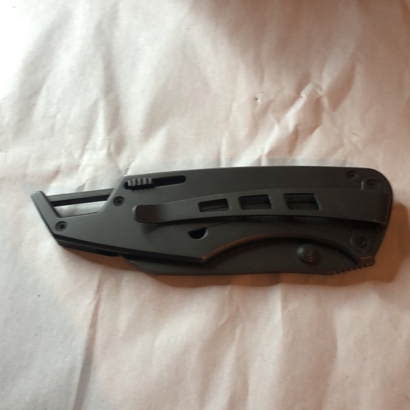 Gerber folding knife. Retractable lanyard clip. Good used condition - Picture 5 of 5